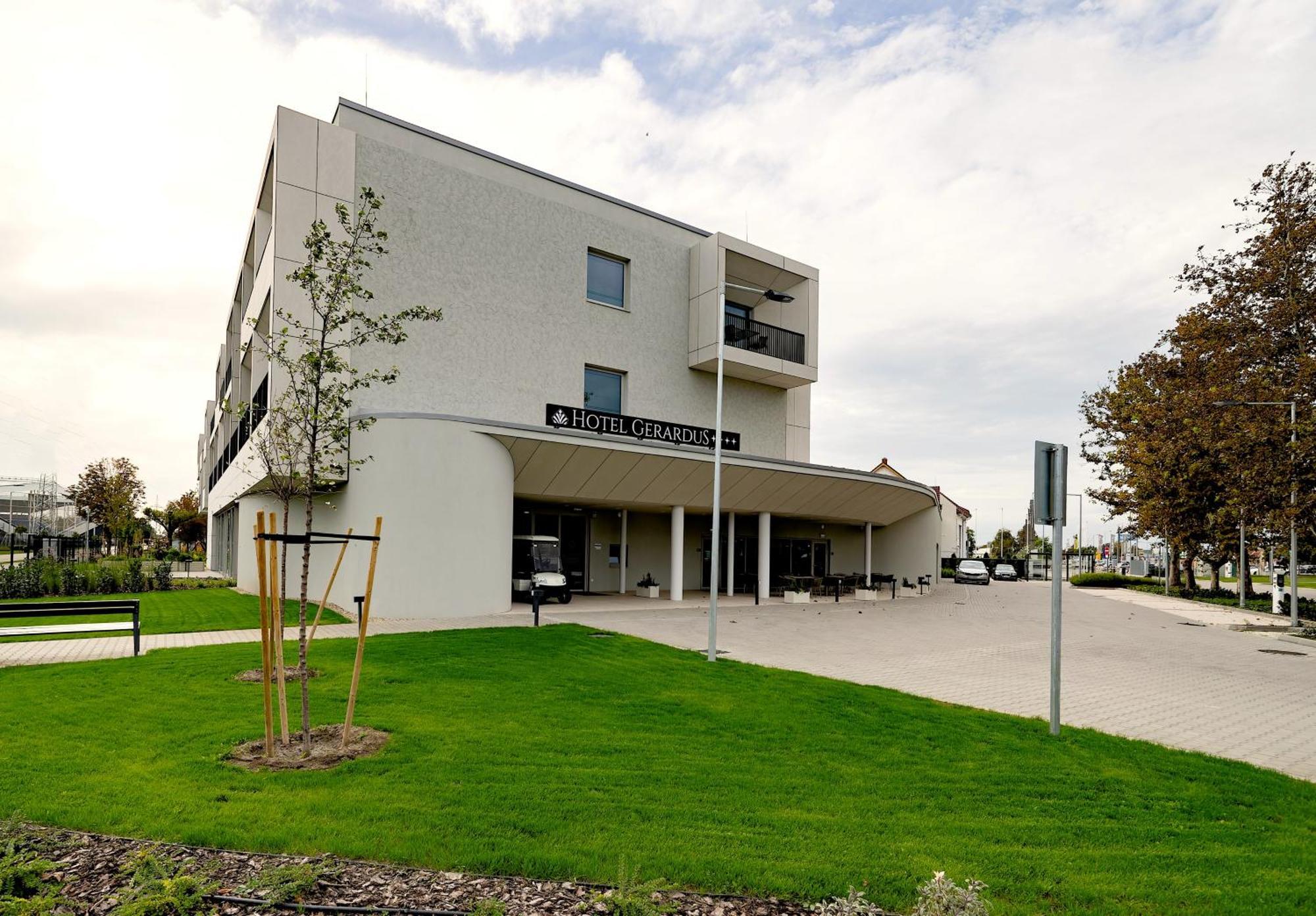 Hotel Gerardus Szeged Ngoại thất bức ảnh